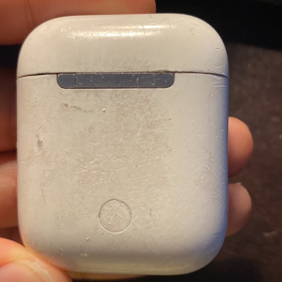 Air pods 2nd generation case - Picture 3 of 5